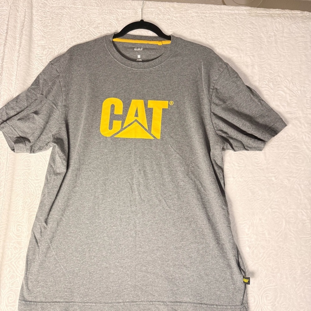 CAT Men’s Gray Logo Graphic T-Shirt Size M